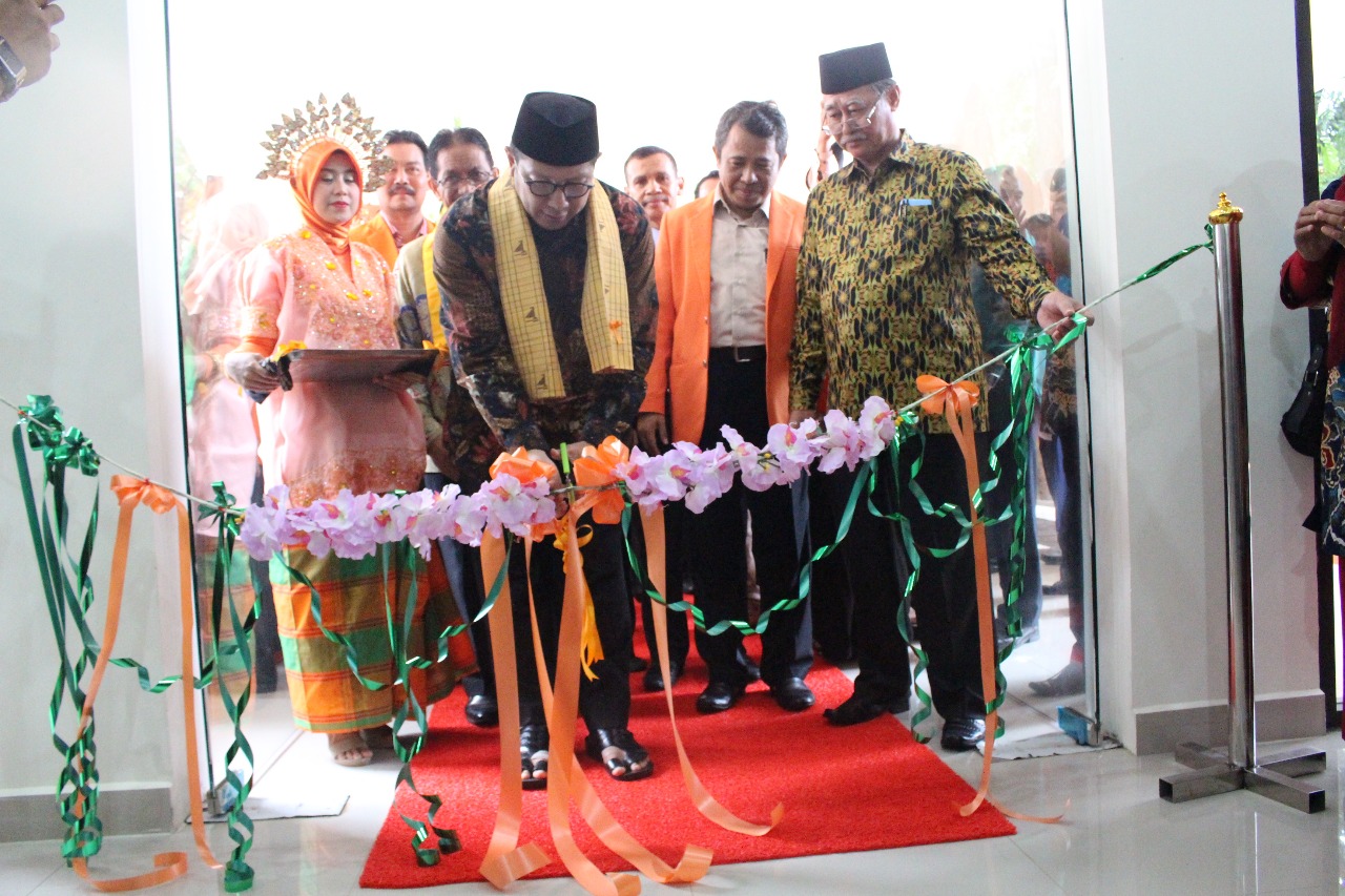 Gambar Menteri Agama Resmikan Gedung Dosen (SBSN) dan Gedung FEBI UIN Alauddin